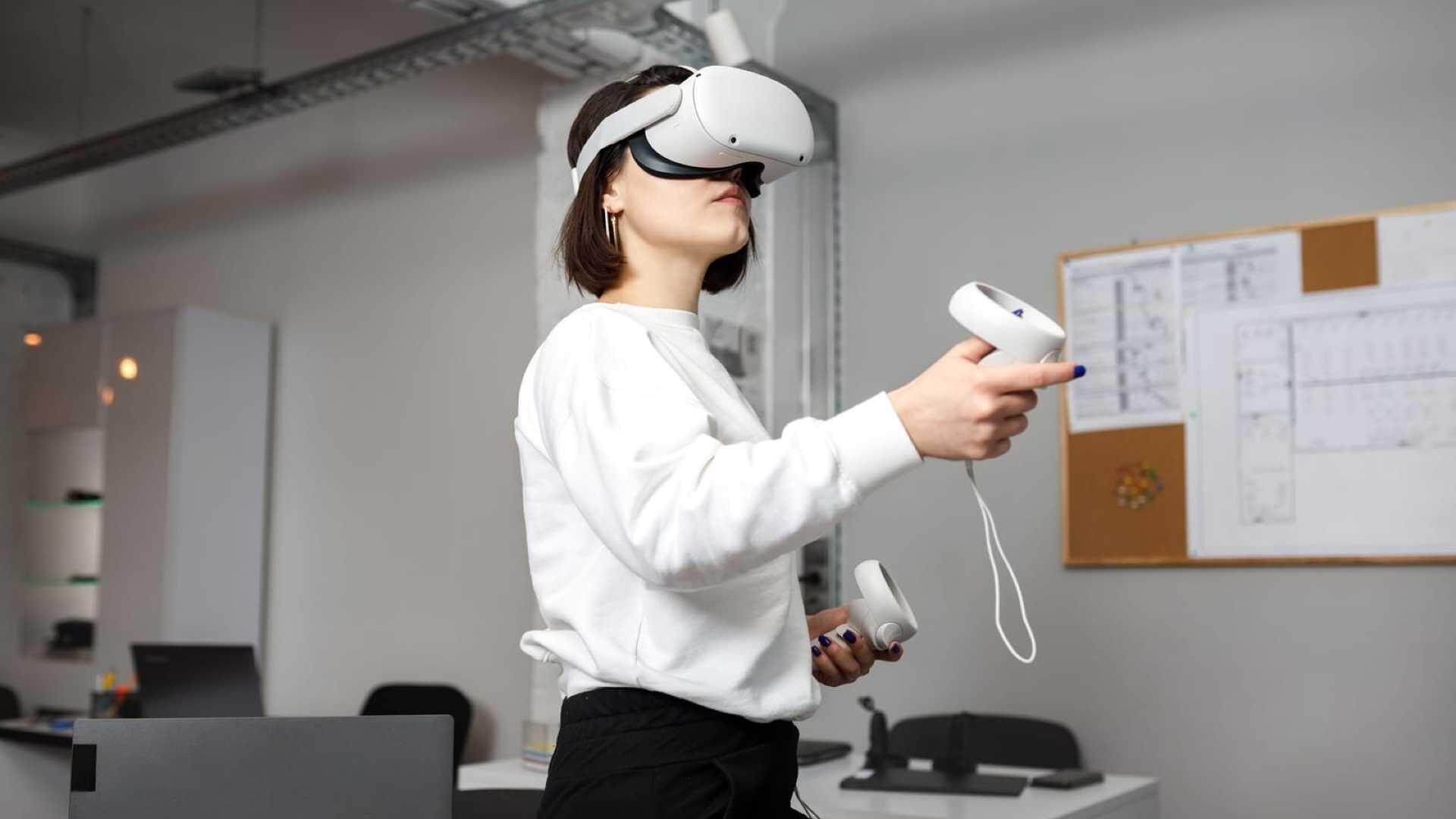 Virtual reality for employee onboarding